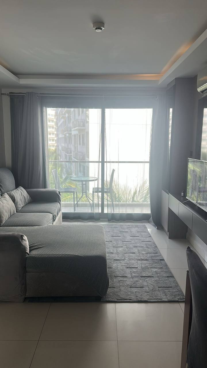 Семейный номер с видом на бассейн