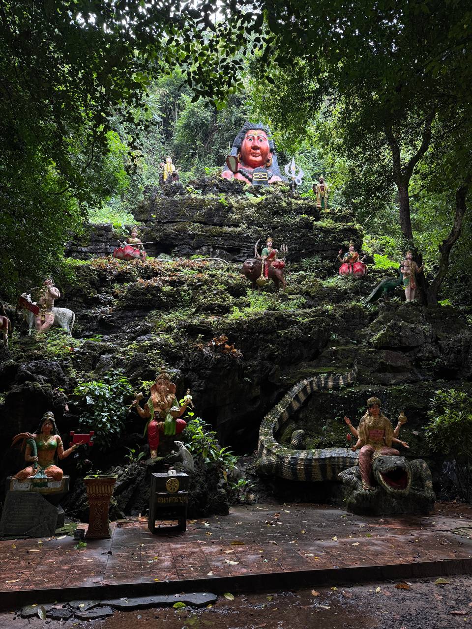 Храм рая и ада в Пхангнга