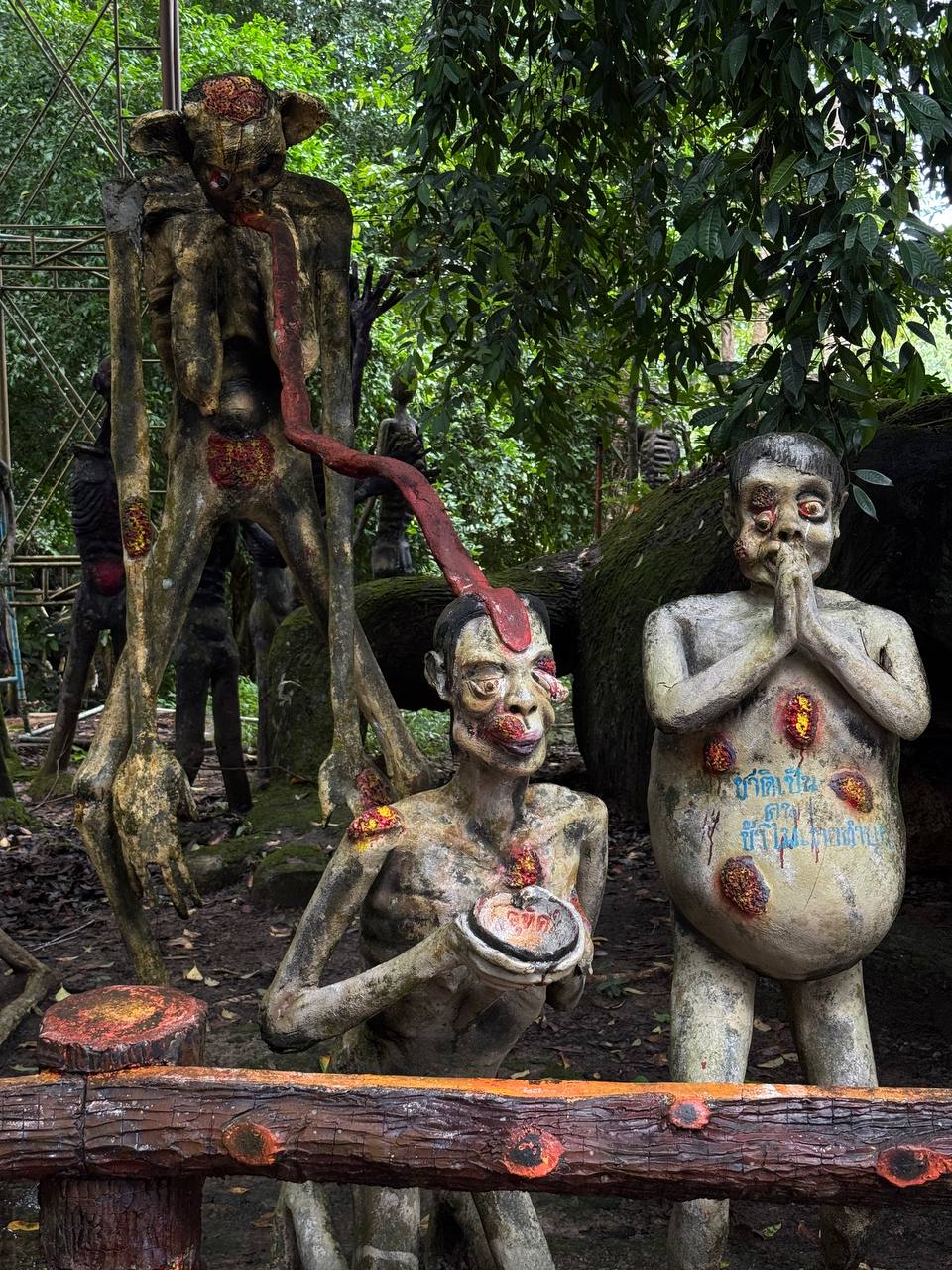 Храм рая и ада в Пхангнга