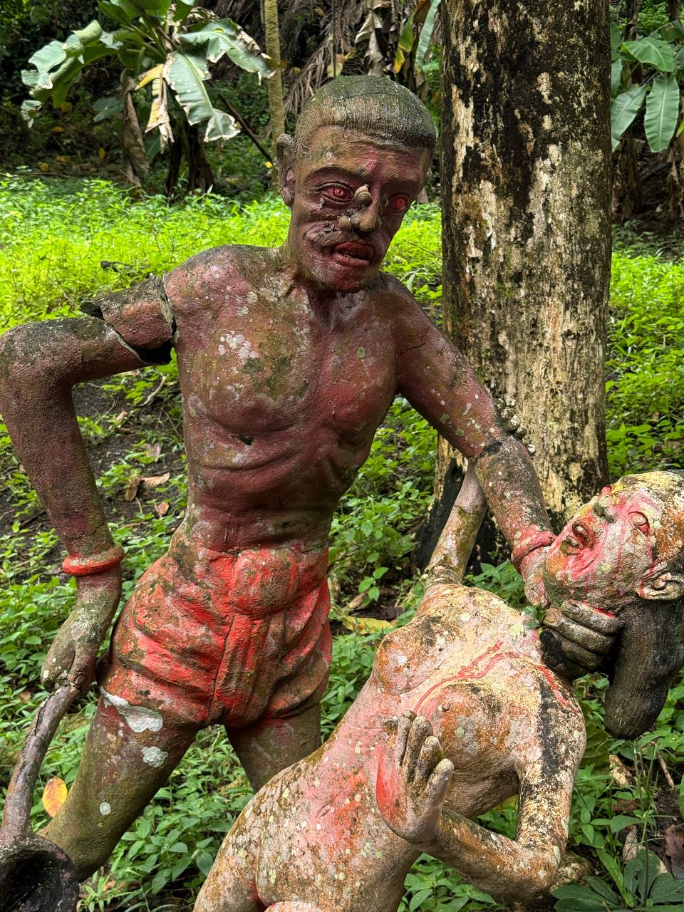 Храм рая и ада в Пхангнга