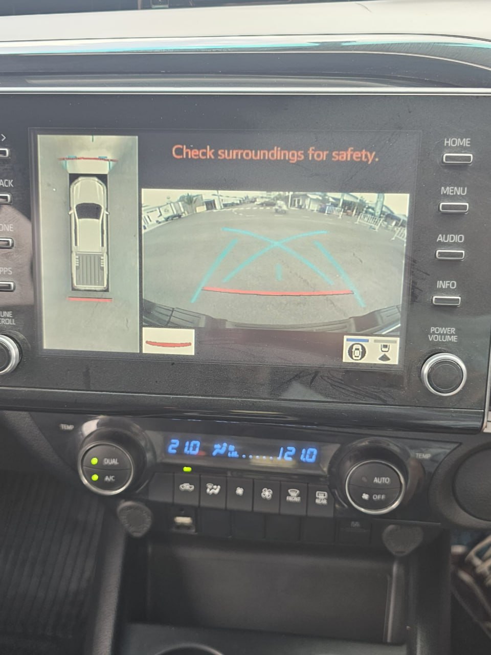 Продажа автомобиля и максискутера в Паттае