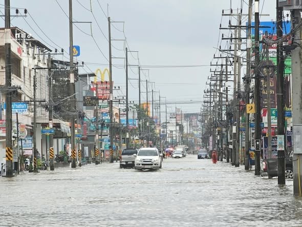 Сложная ситуация с наводнением в Накхонситхаммарате