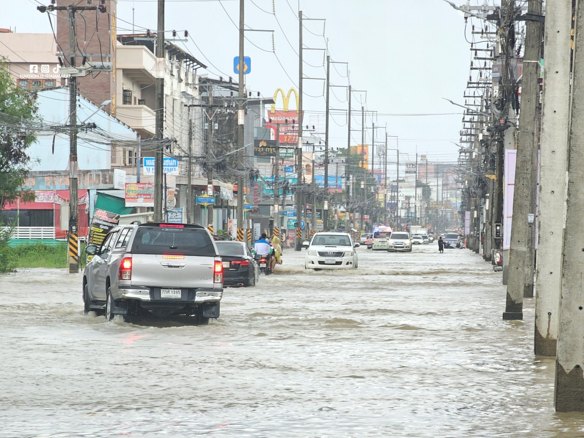 Сложная ситуация с наводнением в Накхонситхаммарате