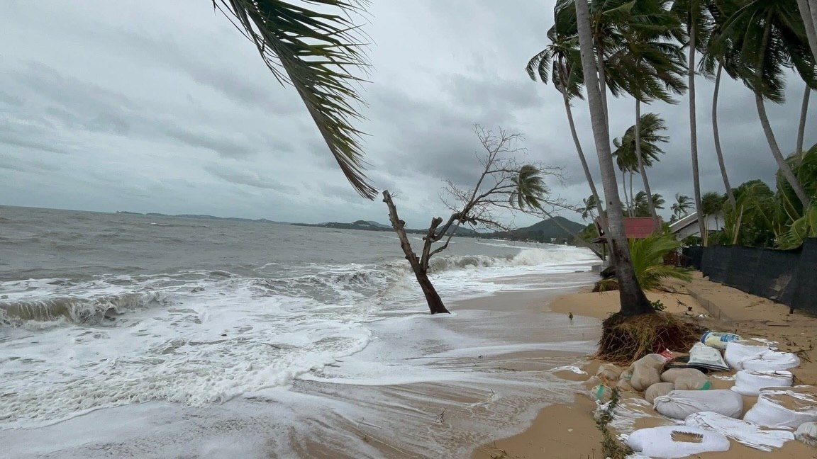 Шторм на Самуи: осторожно на пляже