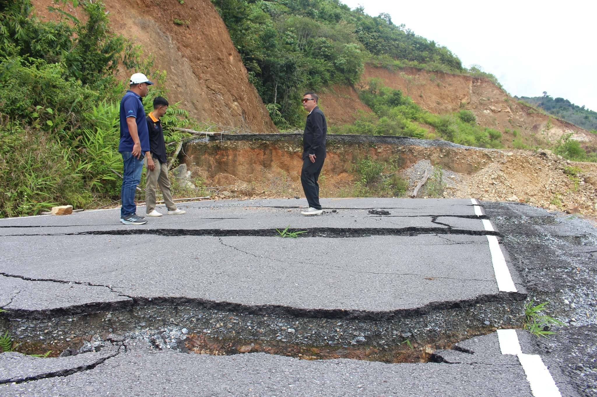 Разрушена дорога в Яле после ливней