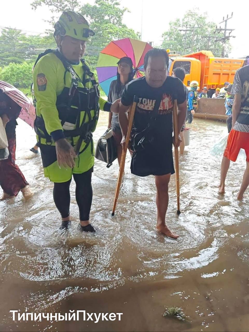 Наводнение в городе Хатъяй, Таиланд