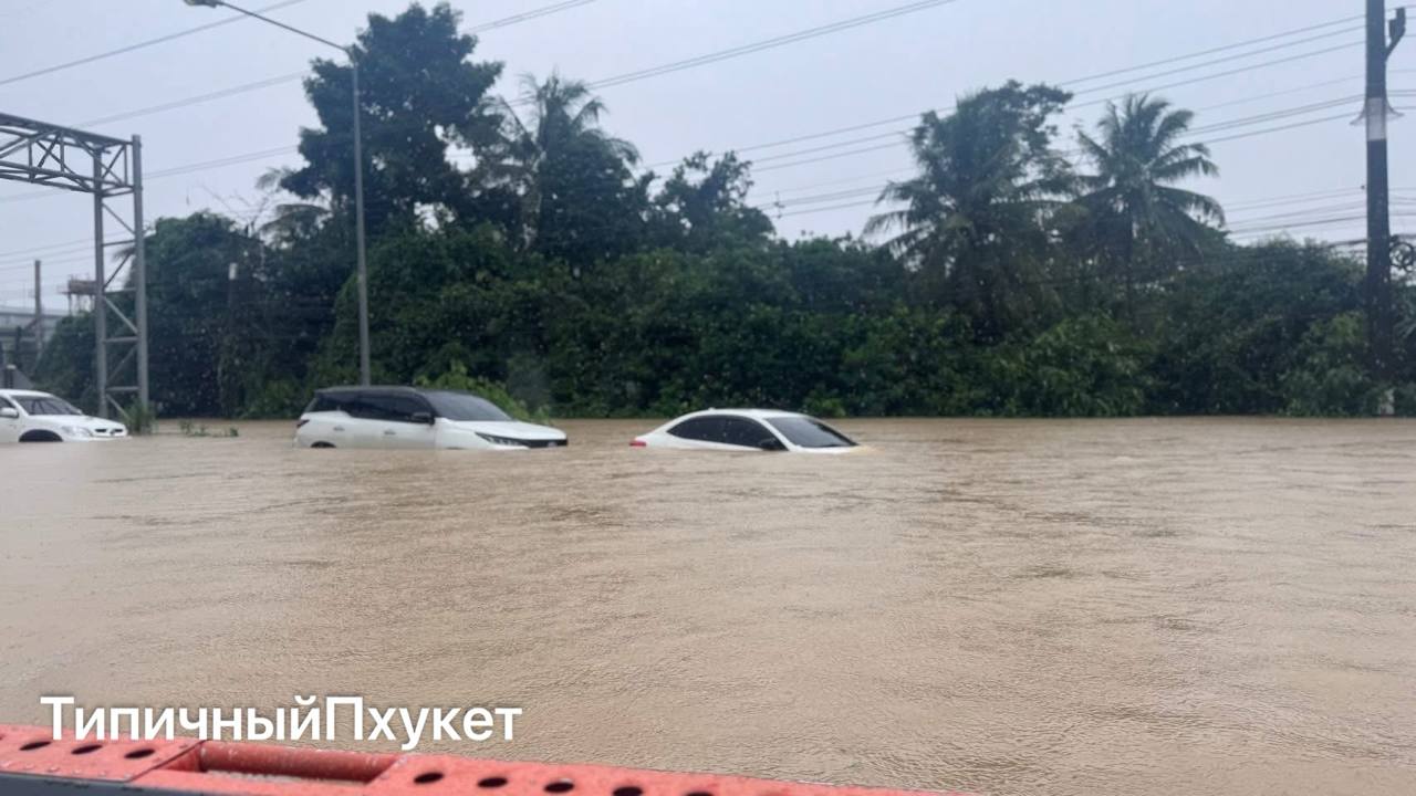 Наводнение в городе Хатъяй, Таиланд