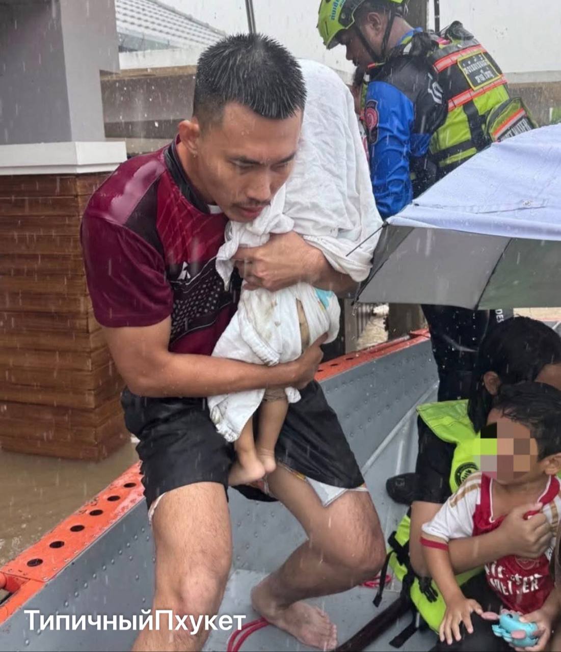 Наводнение в городе Хатъяй, Таиланд