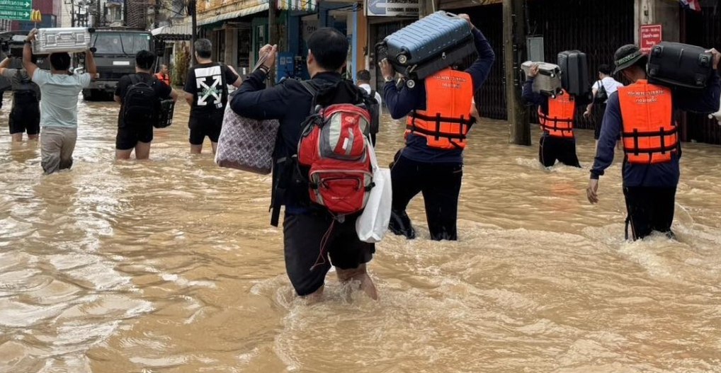 Эвакуация туристов в Хатьяе из-за наводнения