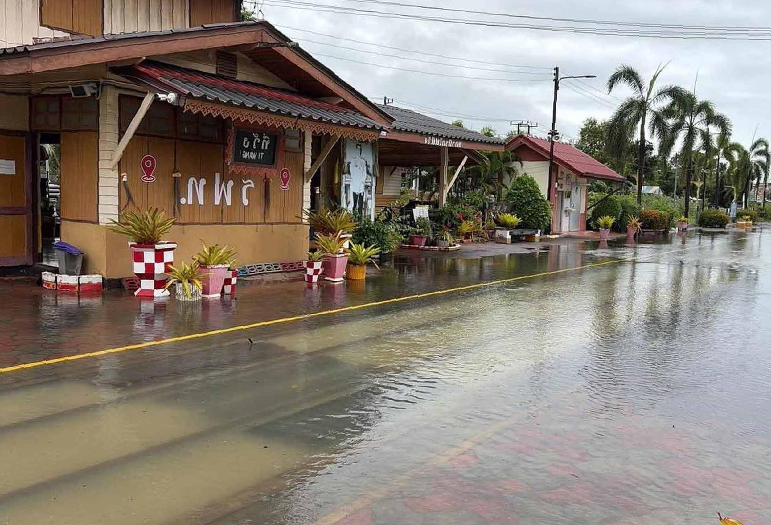 Наводнение парализовало юг Таиланда
