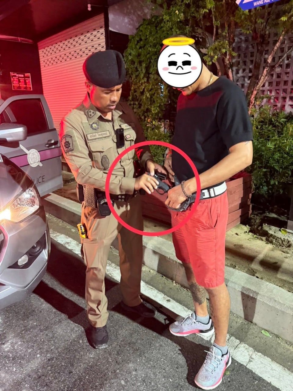 Арест мужчины с пистолетом в Патонге