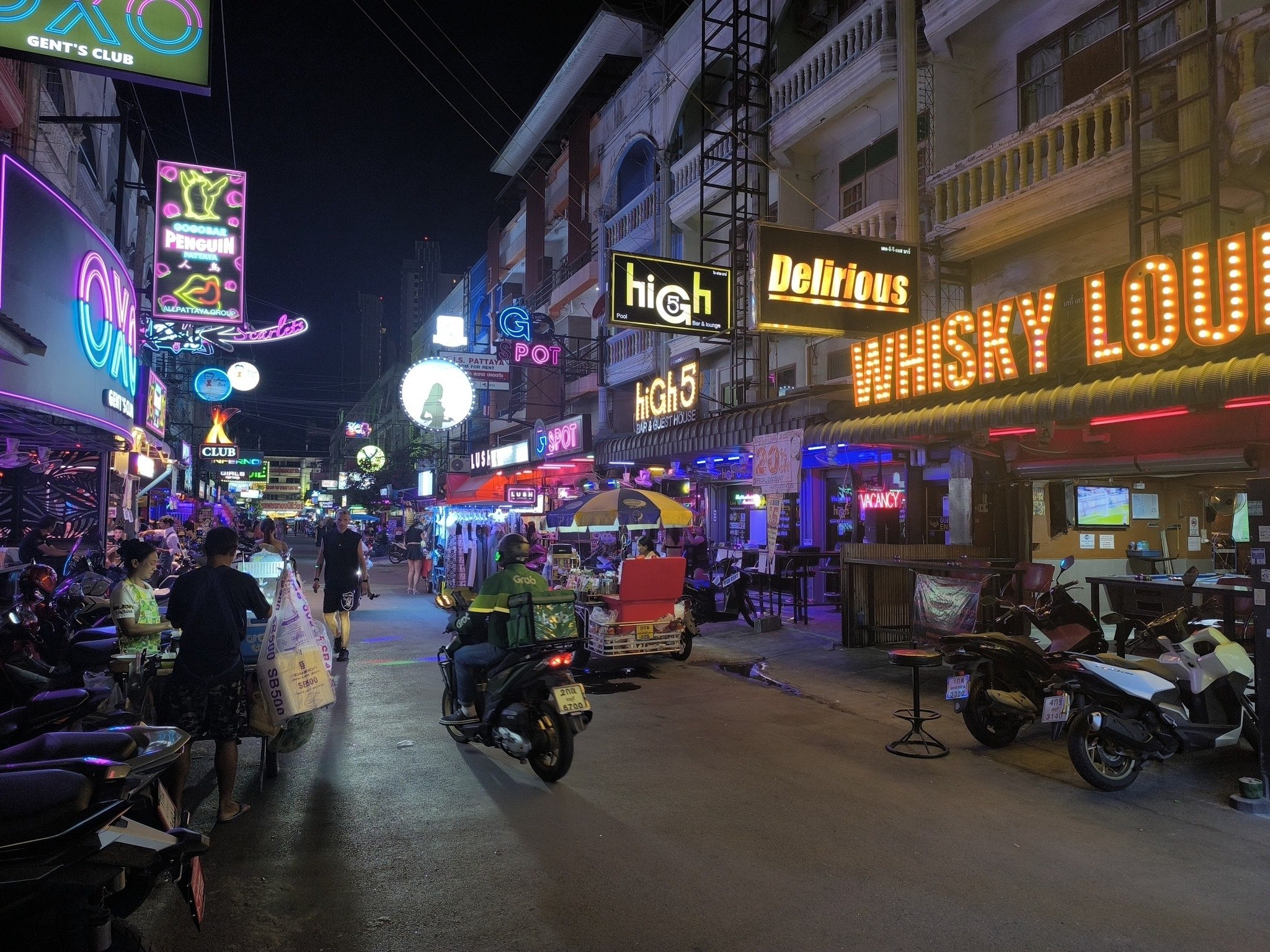Открытие ночной жизни Паттайи