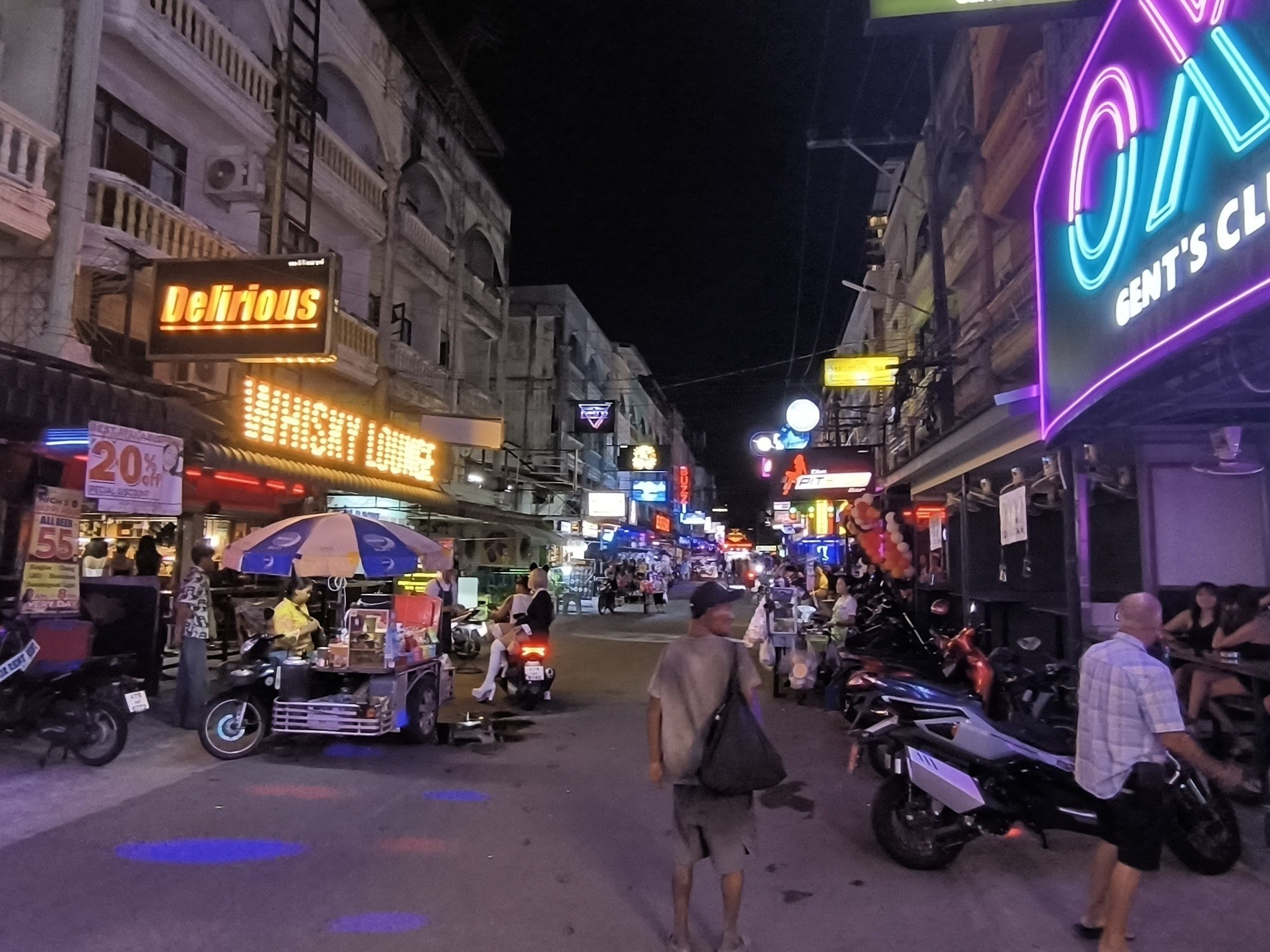 Открытие ночной жизни Паттайи