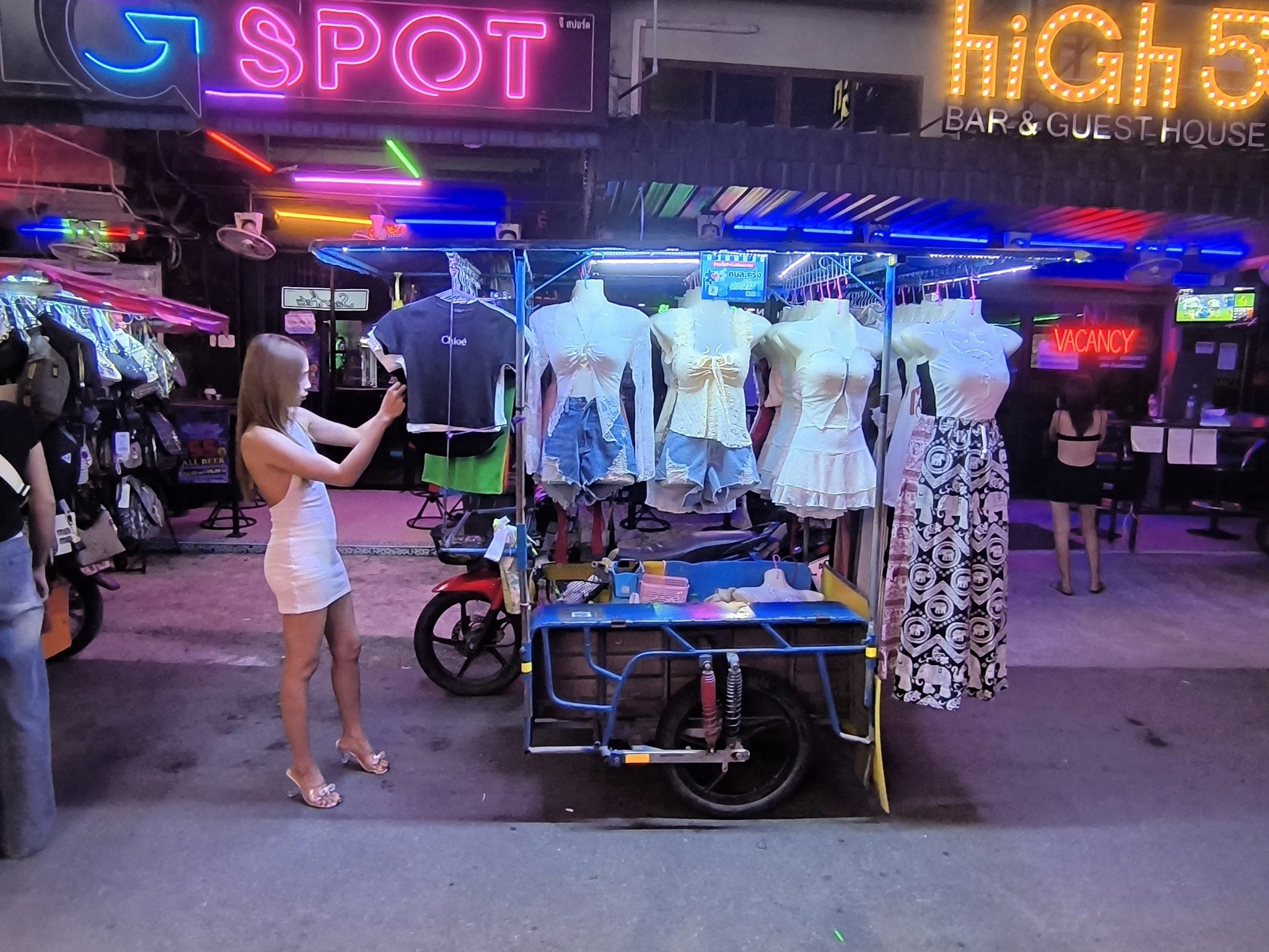 Открытие ночной жизни Паттайи