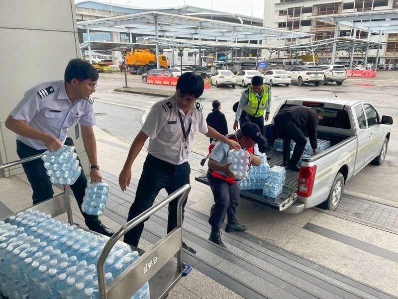 Помощь пострадавшим от наводнения в Таиланде