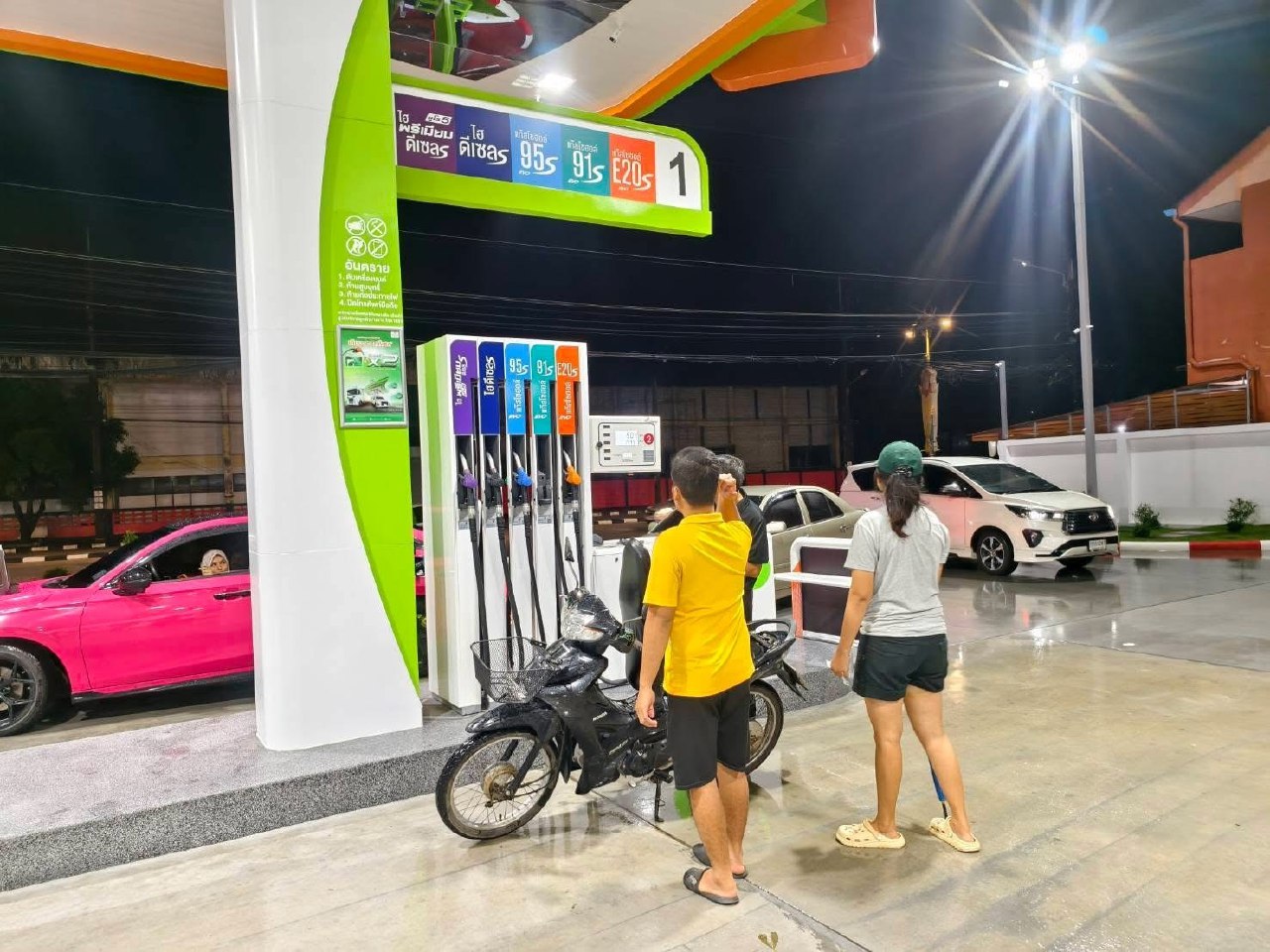 Дефицит топлива в Наратхивате