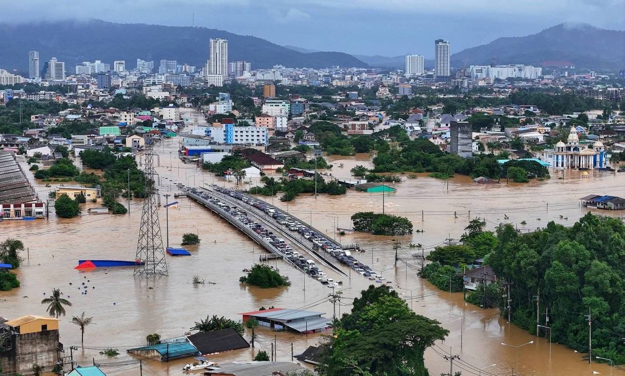 Подъем воды в Хатъяе, Таиланд