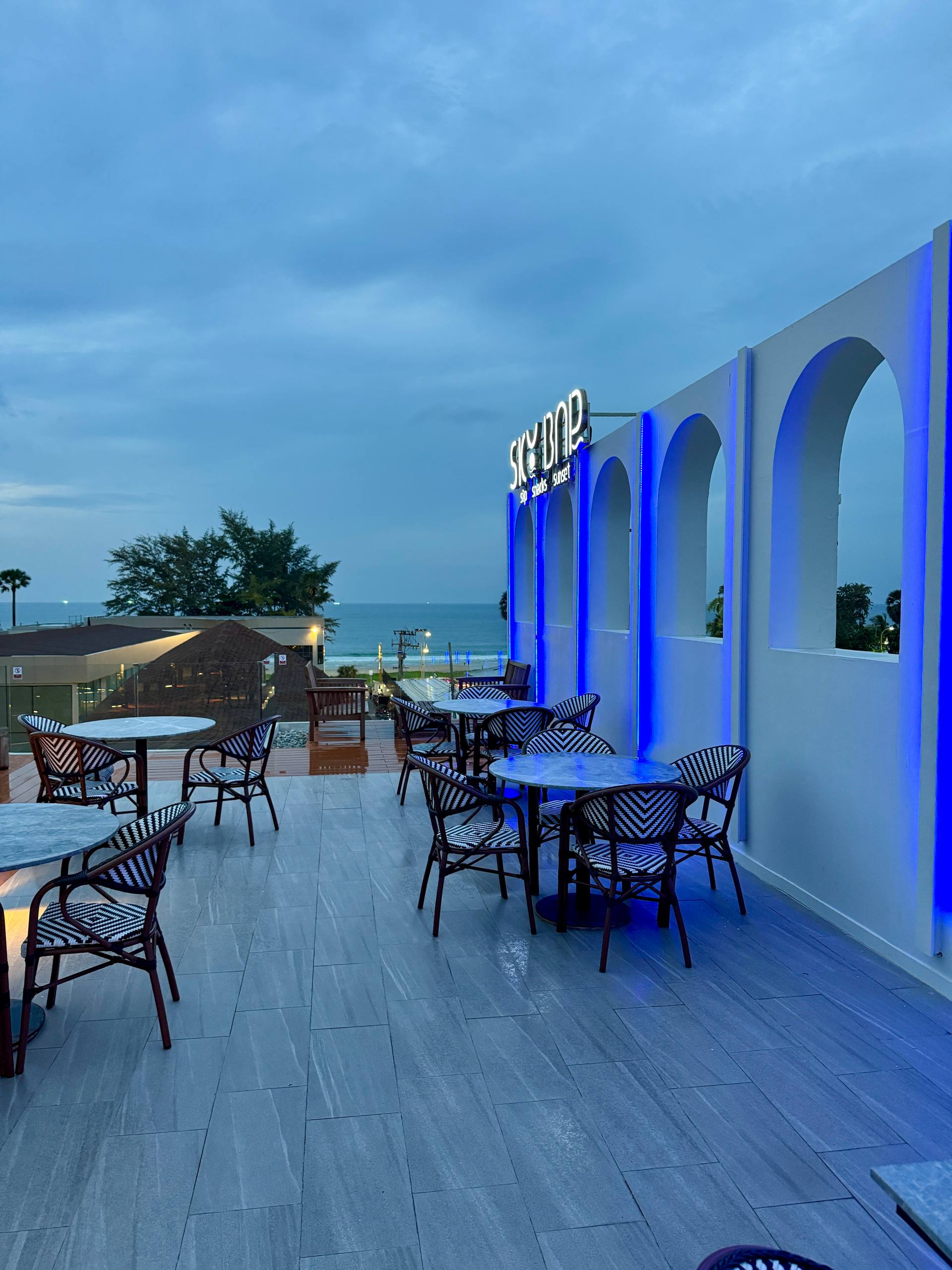 Отель для семейного отдыха на Кароне