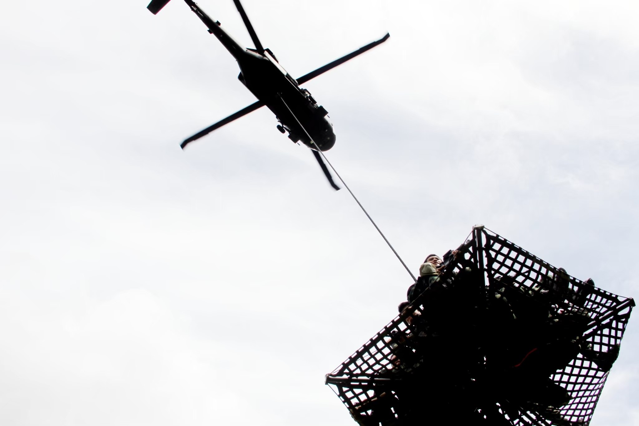 Армия Таиланда помогает пострадавшим от наводнений