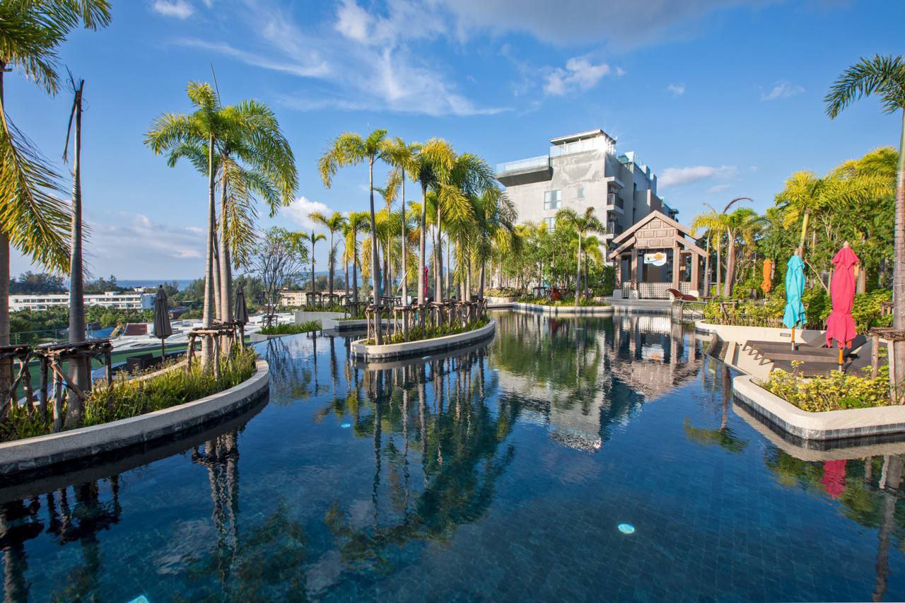 Современная меблированная квартира с бассейном