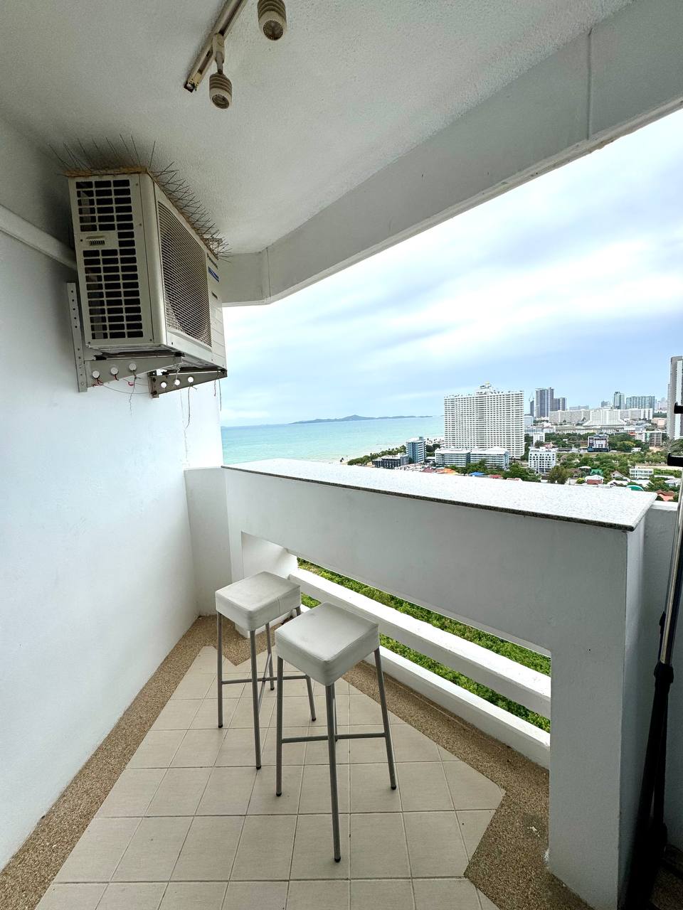 Аренда меблированной студии с видом на море