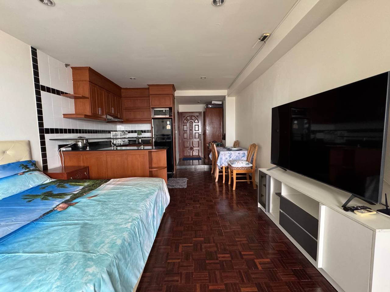 Аренда меблированной студии с видом на море