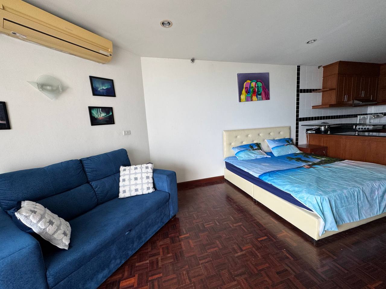 Аренда меблированной студии с видом на море