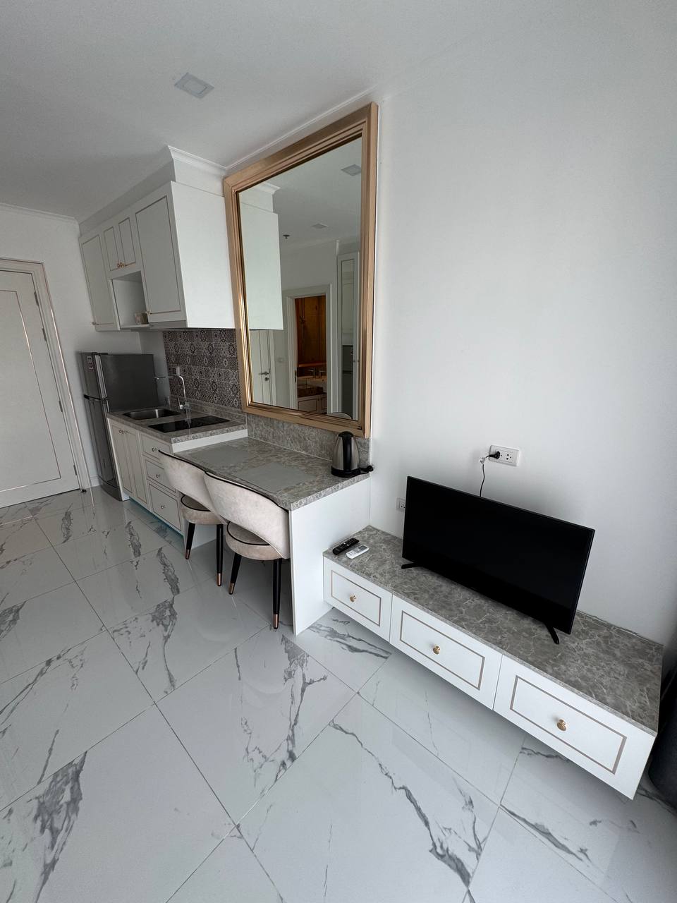 Современная студия в новом комплексе