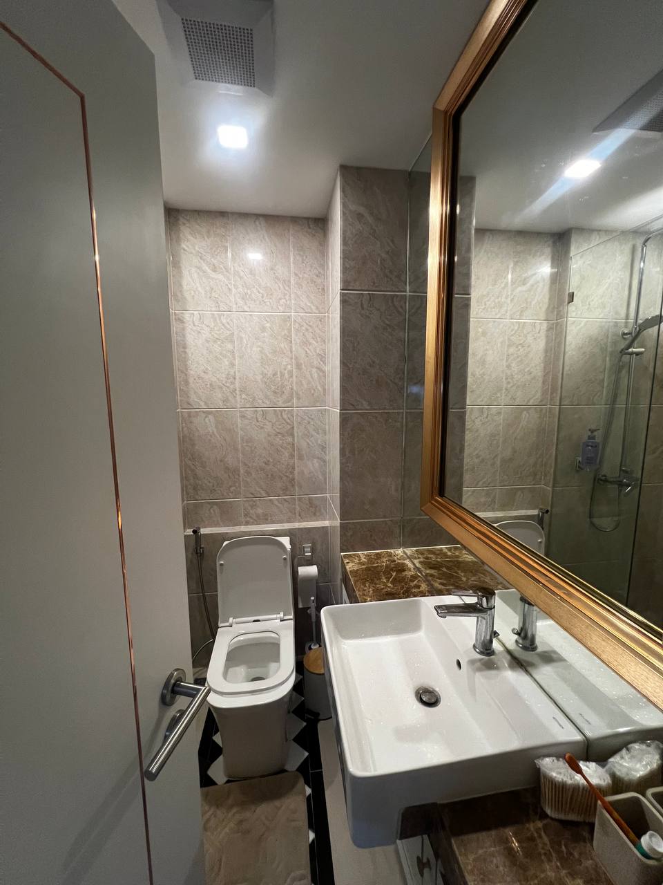 Пересдача студии в новом кондо