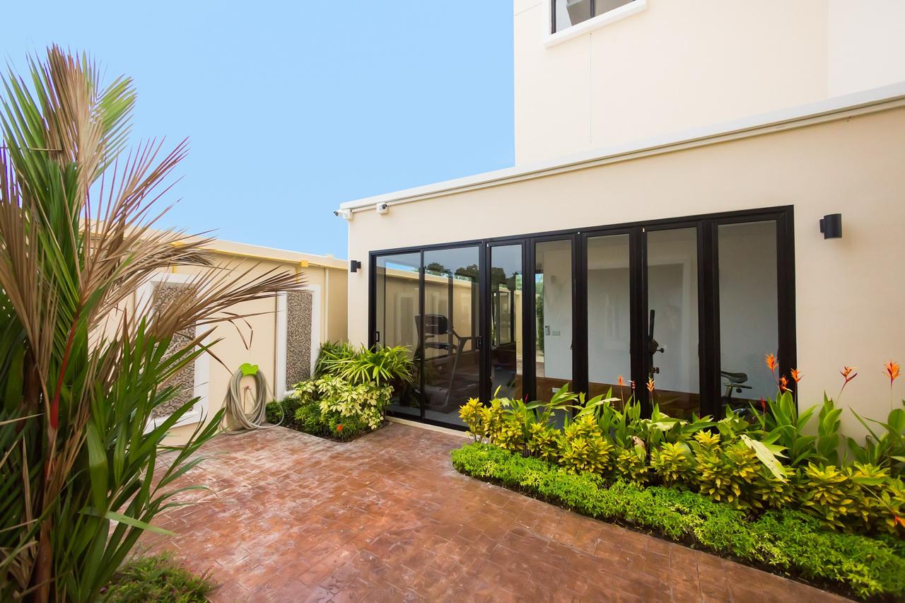 Аренда апартаментов с бассейном у моря