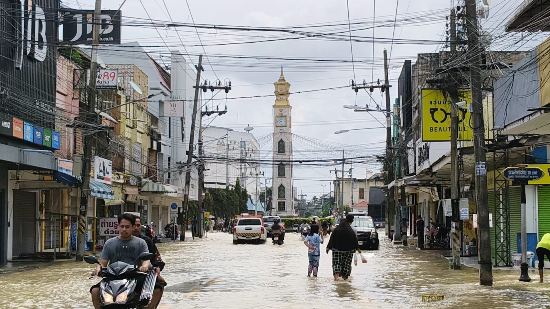 Критическая ситуация наводнения в Патани
