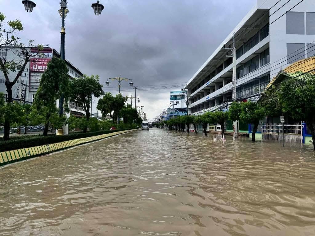 Критическая ситуация наводнения в Патани