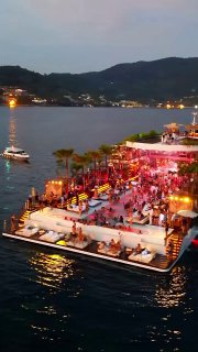 Пляжный клуб на воде в Пхукете