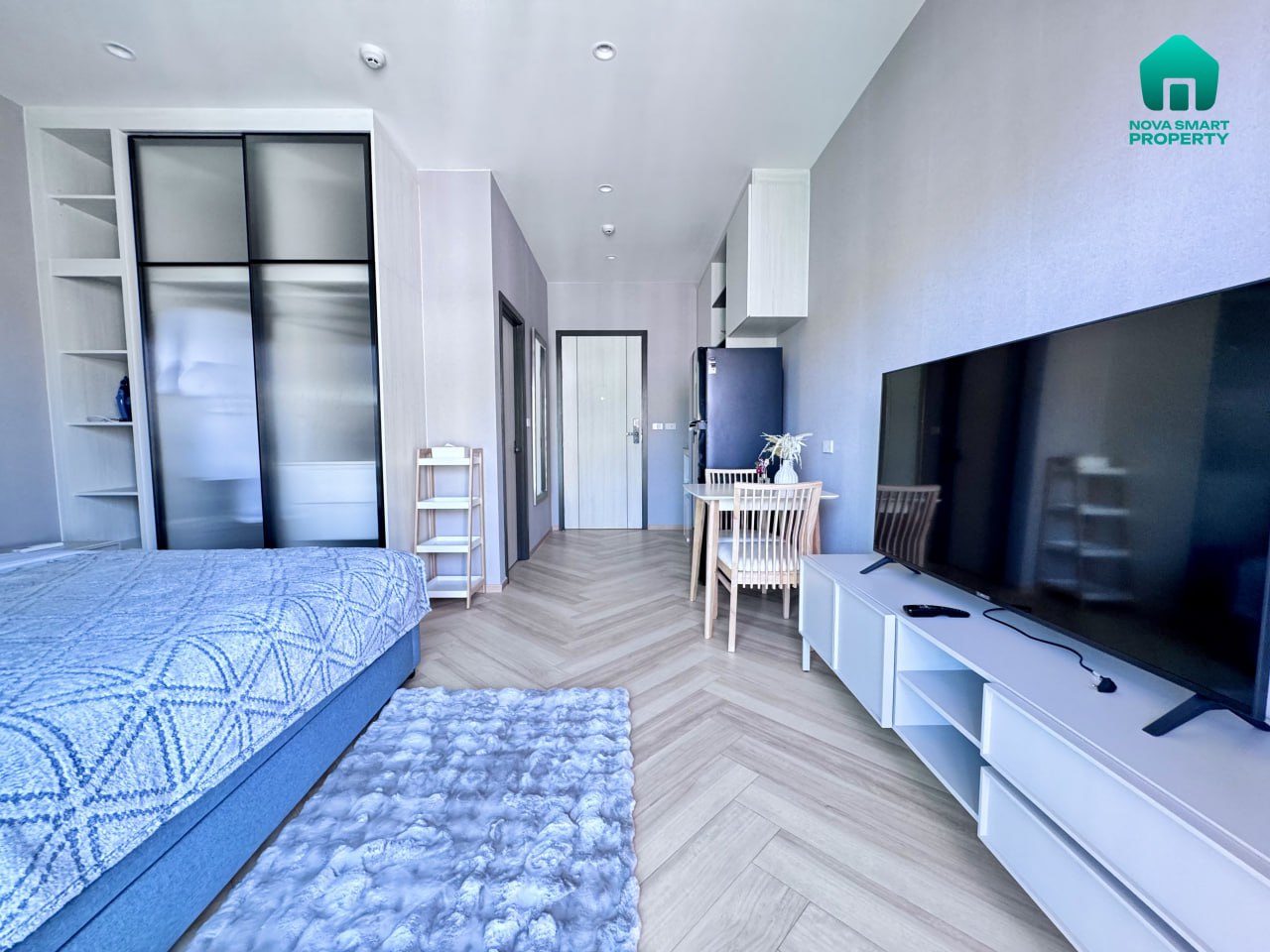 Студия с видом на горы и бассейны