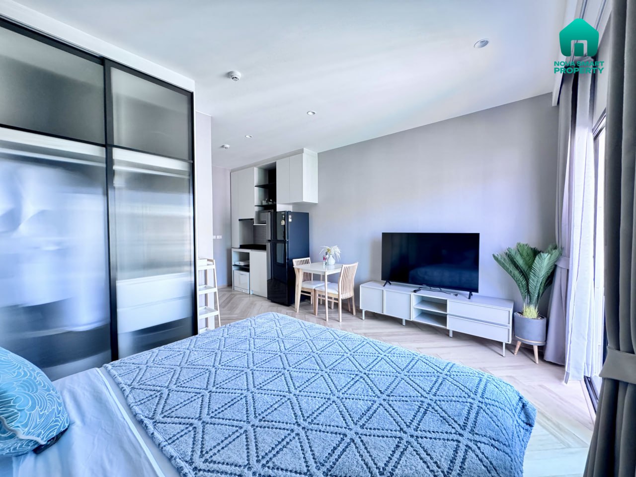 Студия с видом на горы и бассейны