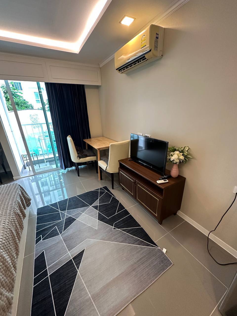 Аренда студии с выходом в бассейн в Паттайе