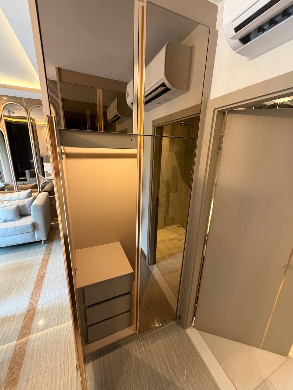 Новая студия с бассейном и залом