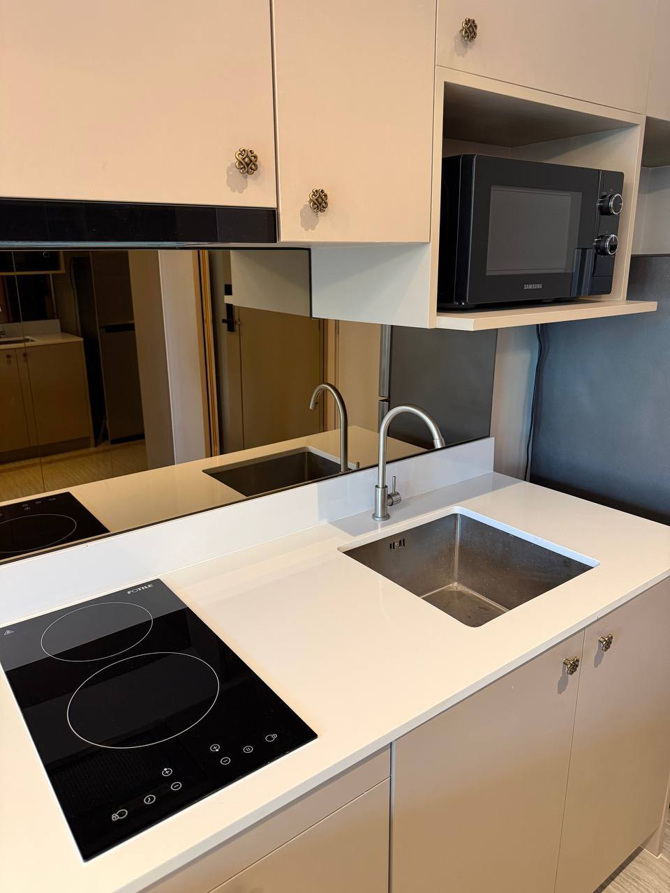 Новая студия с бассейном и залом