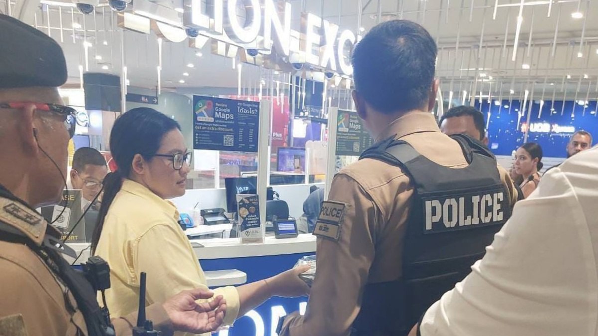 Иностранка задержана за обмен фальшивых долларов