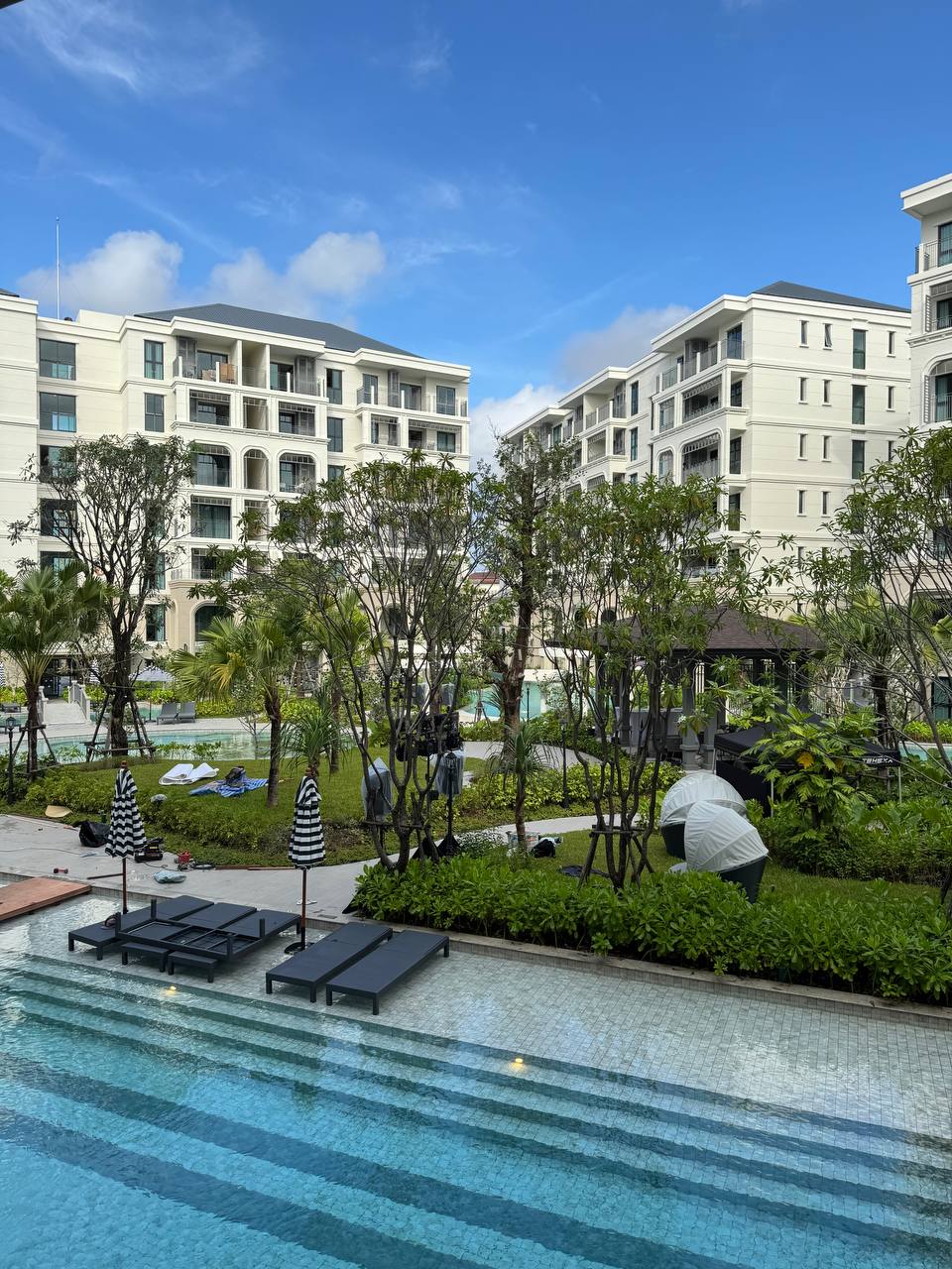 Продажа апартаментов с видом на бассейн