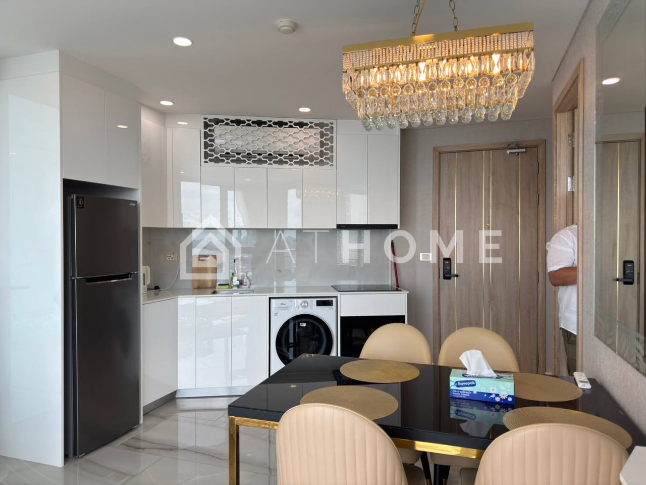 Продажа апартаментов с бассейном