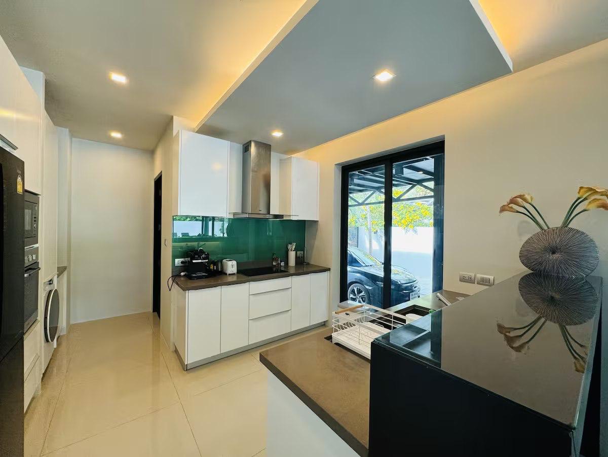 Аренда виллы с бассейном и видом на море