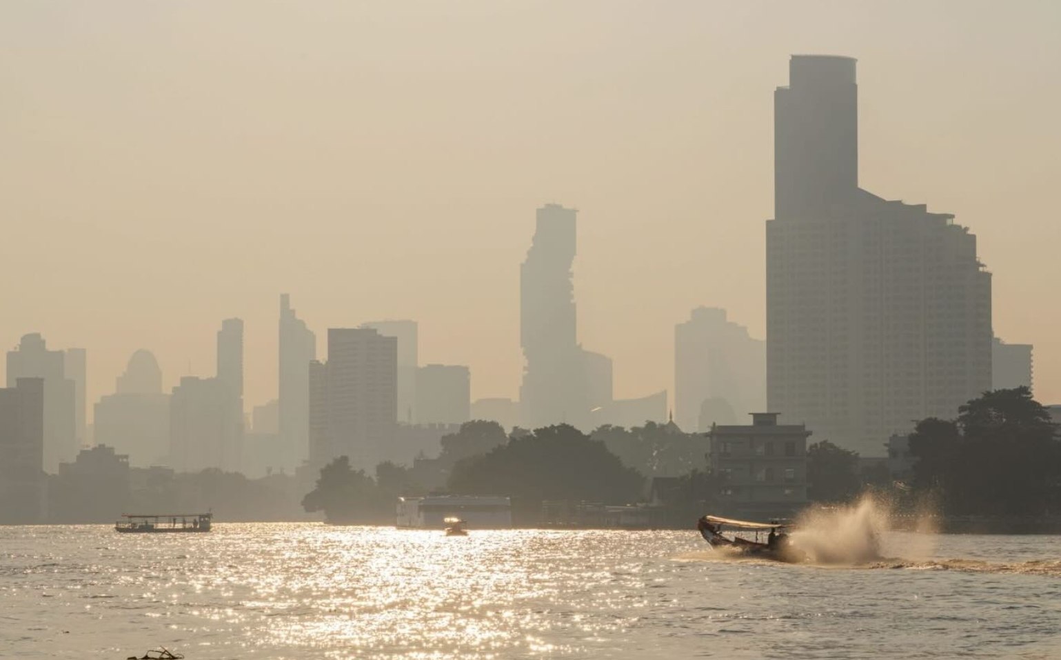 Смог в Бангкоке превысил норму