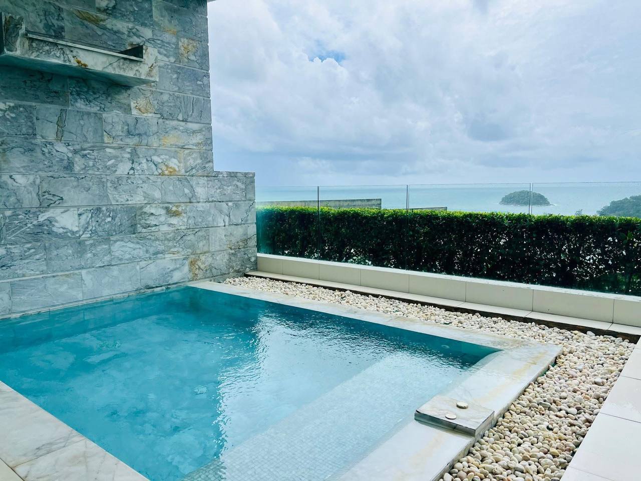 Аренда пентхауса с бассейном