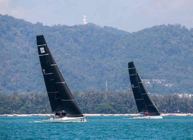 Королева Таиланда победила в регате