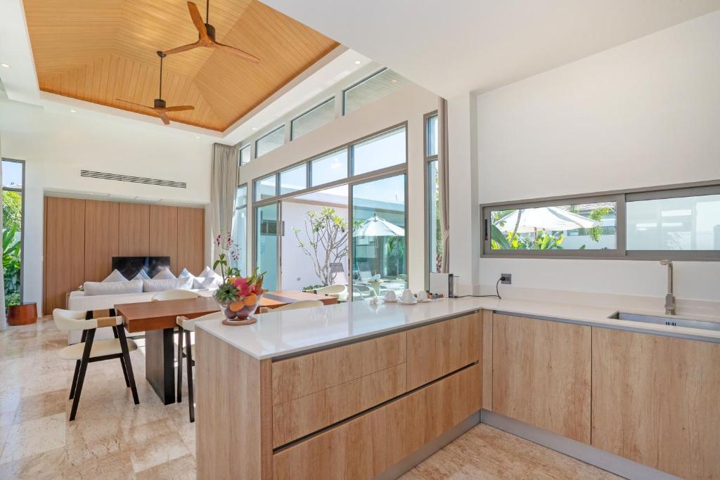 Приватная вилла с бассейном и садом