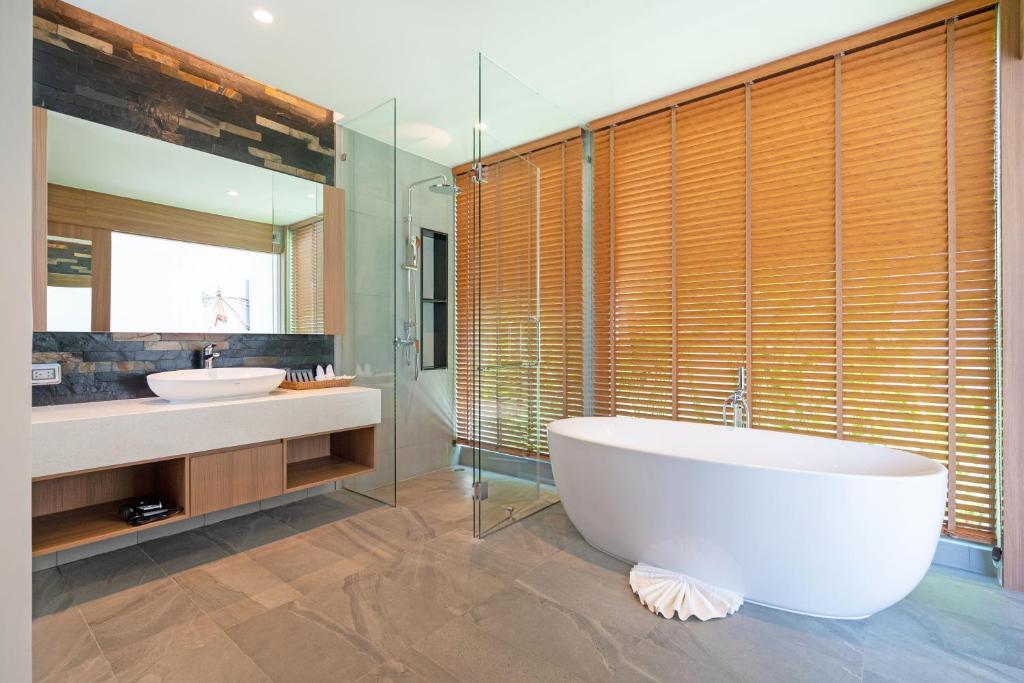 Приватная вилла с бассейном и садом