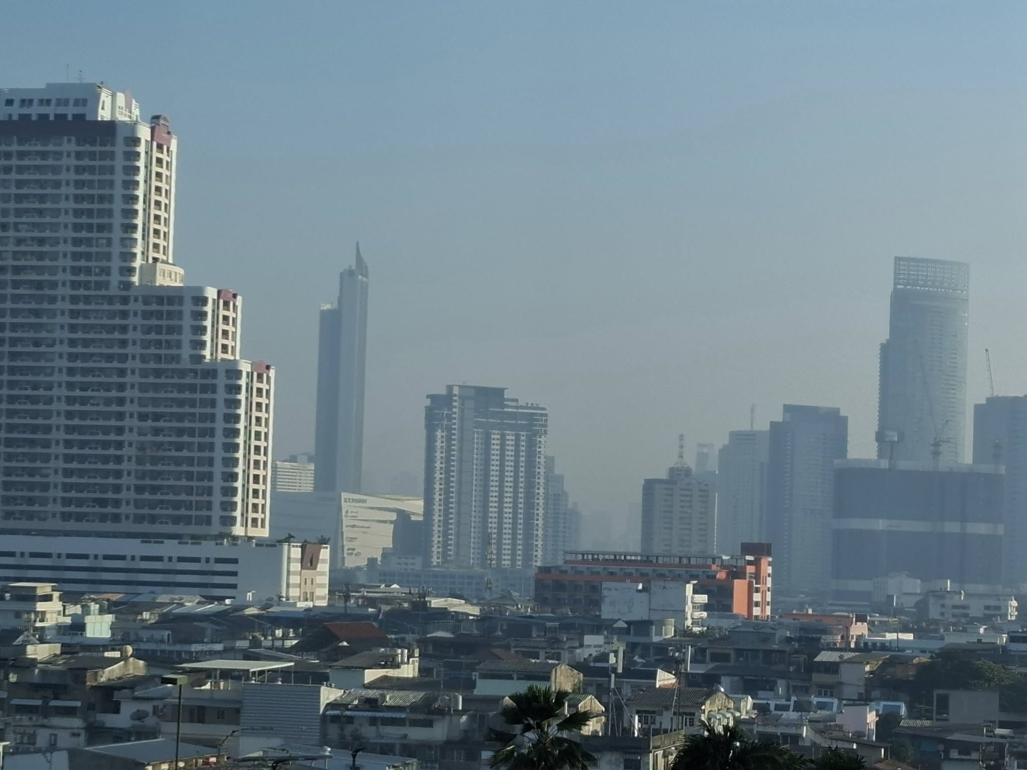 Работа из дома в Бангкоке из-за загрязнения