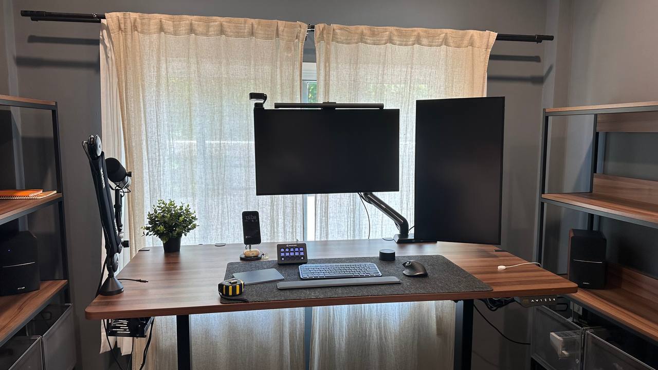 Продажа мониторов и креплений