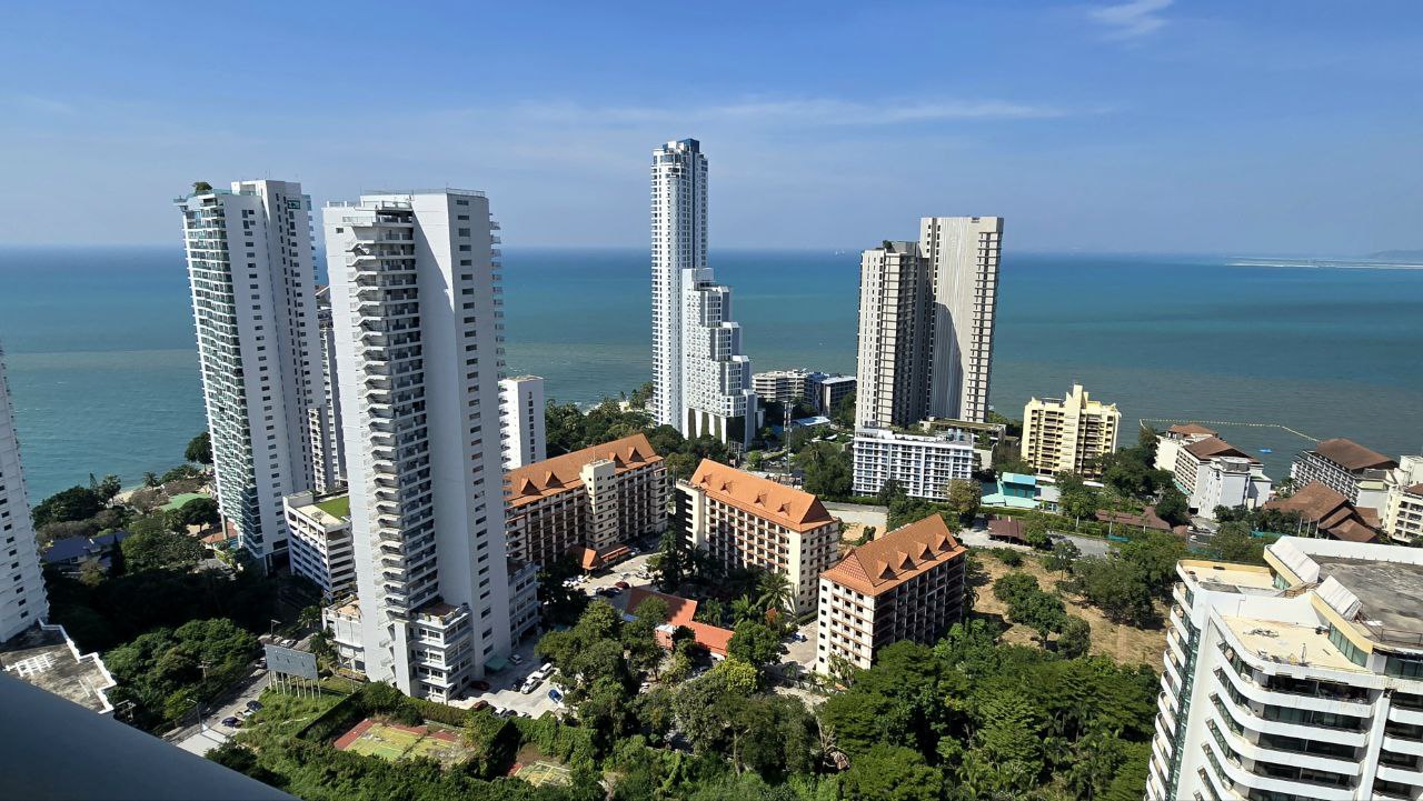 Продажа угловой квартиры с видом на море